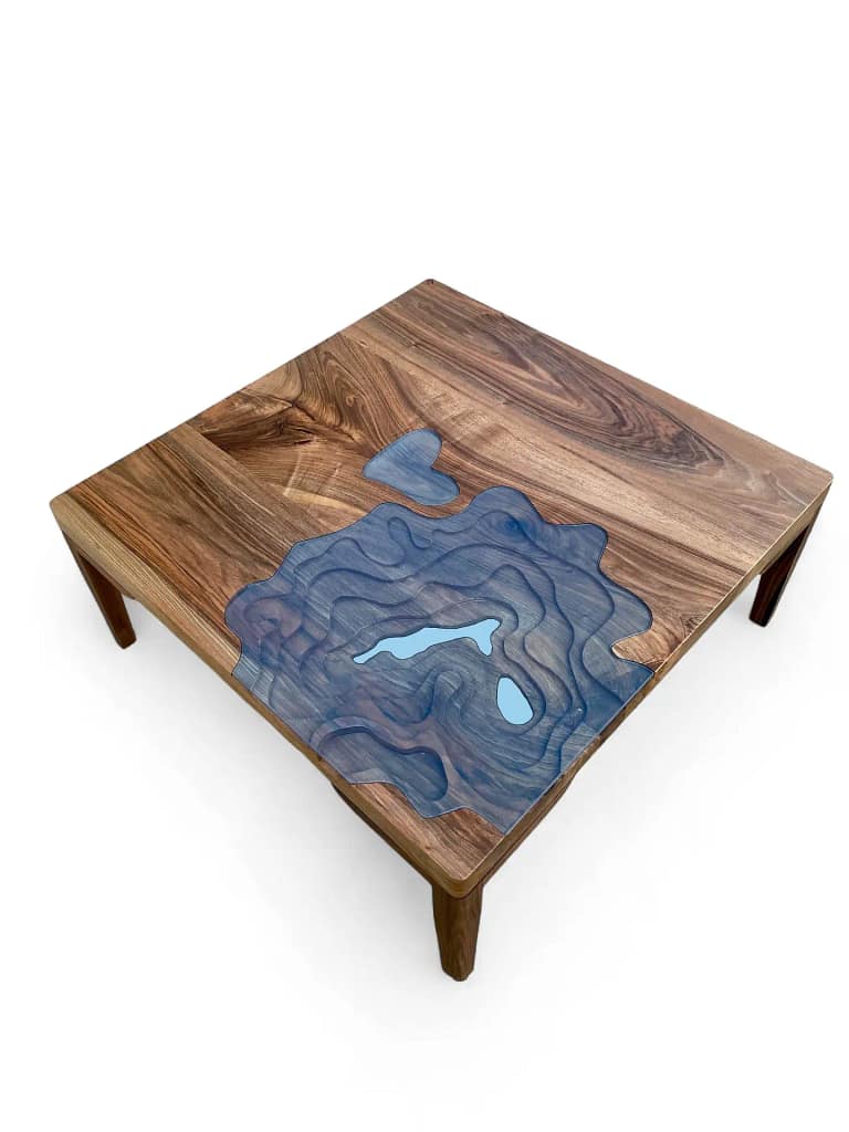 table basse en Noyer massif et verre