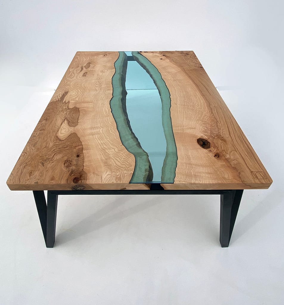 table basse rivière avec un plateau en verre securit