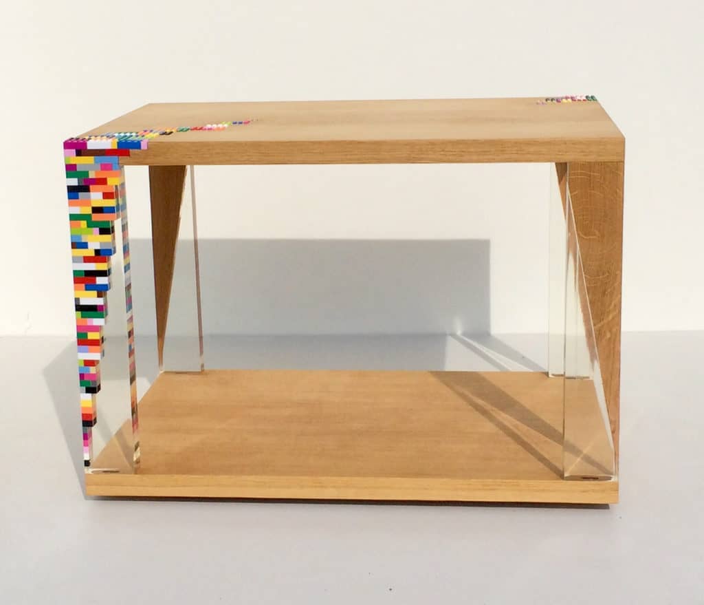 table basse en bois et LEGO